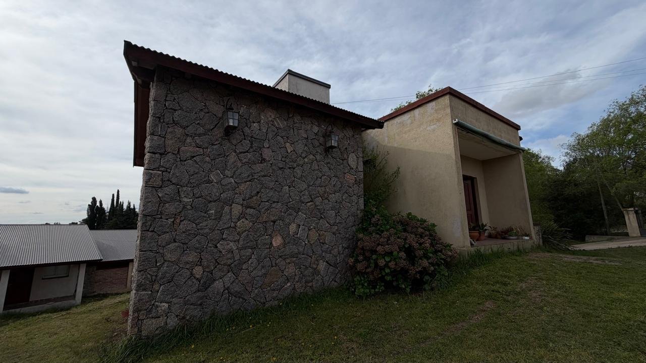 CASA + 3 CABAÑAS A TERMINAR - BV CAÑADA - VILLA GIARDINO.-