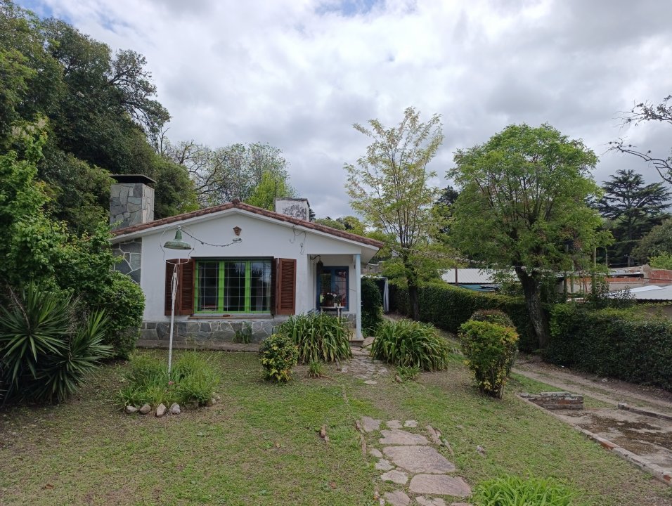 CASA + LOCAL - CENTRO HUERTA GRANDE.-