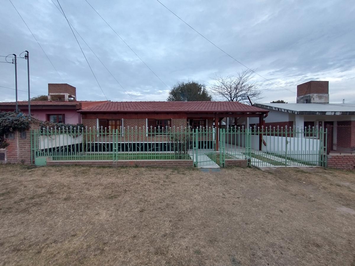 HERMOSO CHALET - EN VENTA - LA FALDA