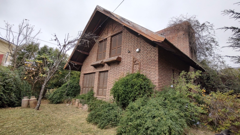 CHALET B° VILLA EDEN - LA FALDA.-