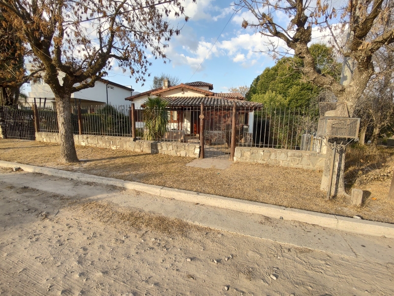 CHALET B° DOMINADOR - LA FALDA.-