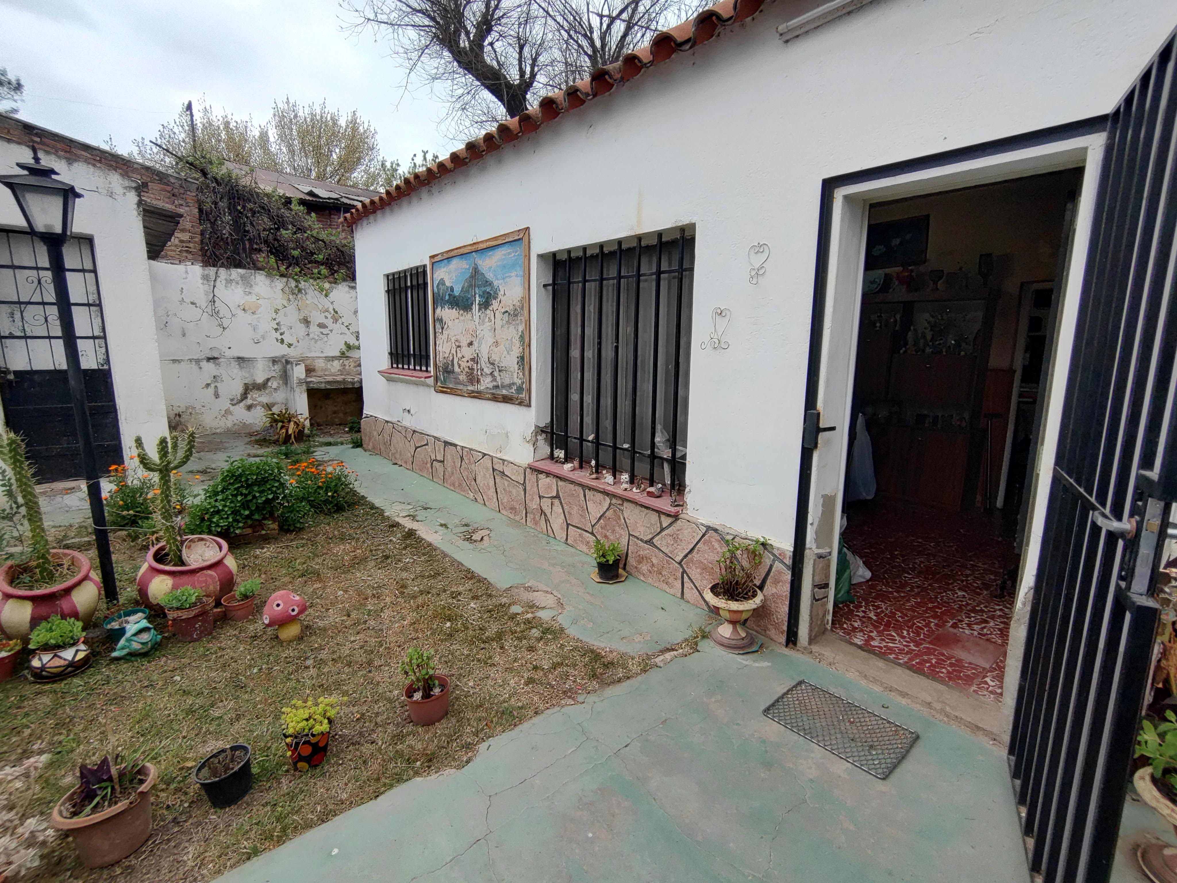 CASA B° VILLA ESTELA - LA FALDA.-