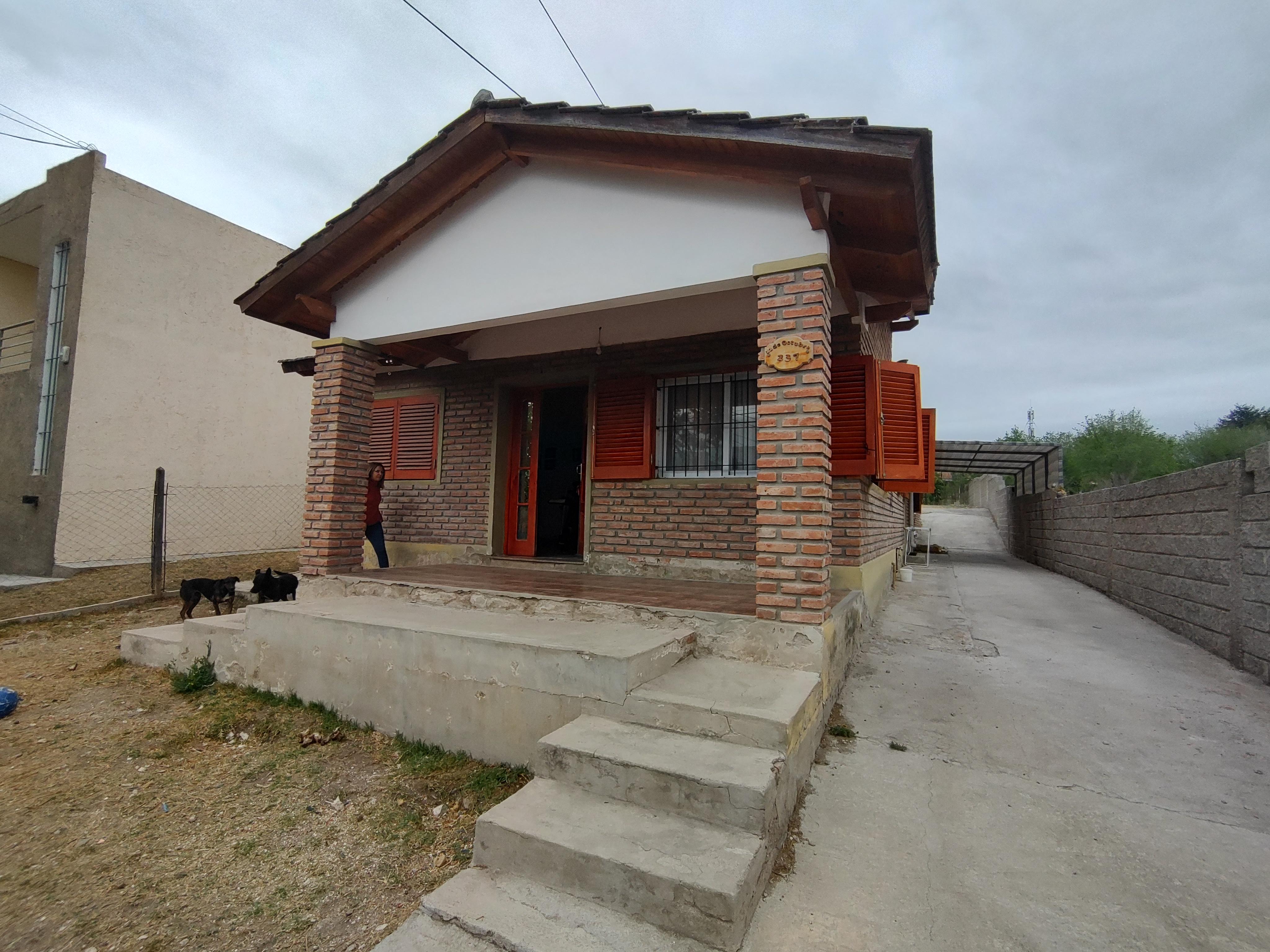 CASA B° SANTA ROSA - LA FALDA.-