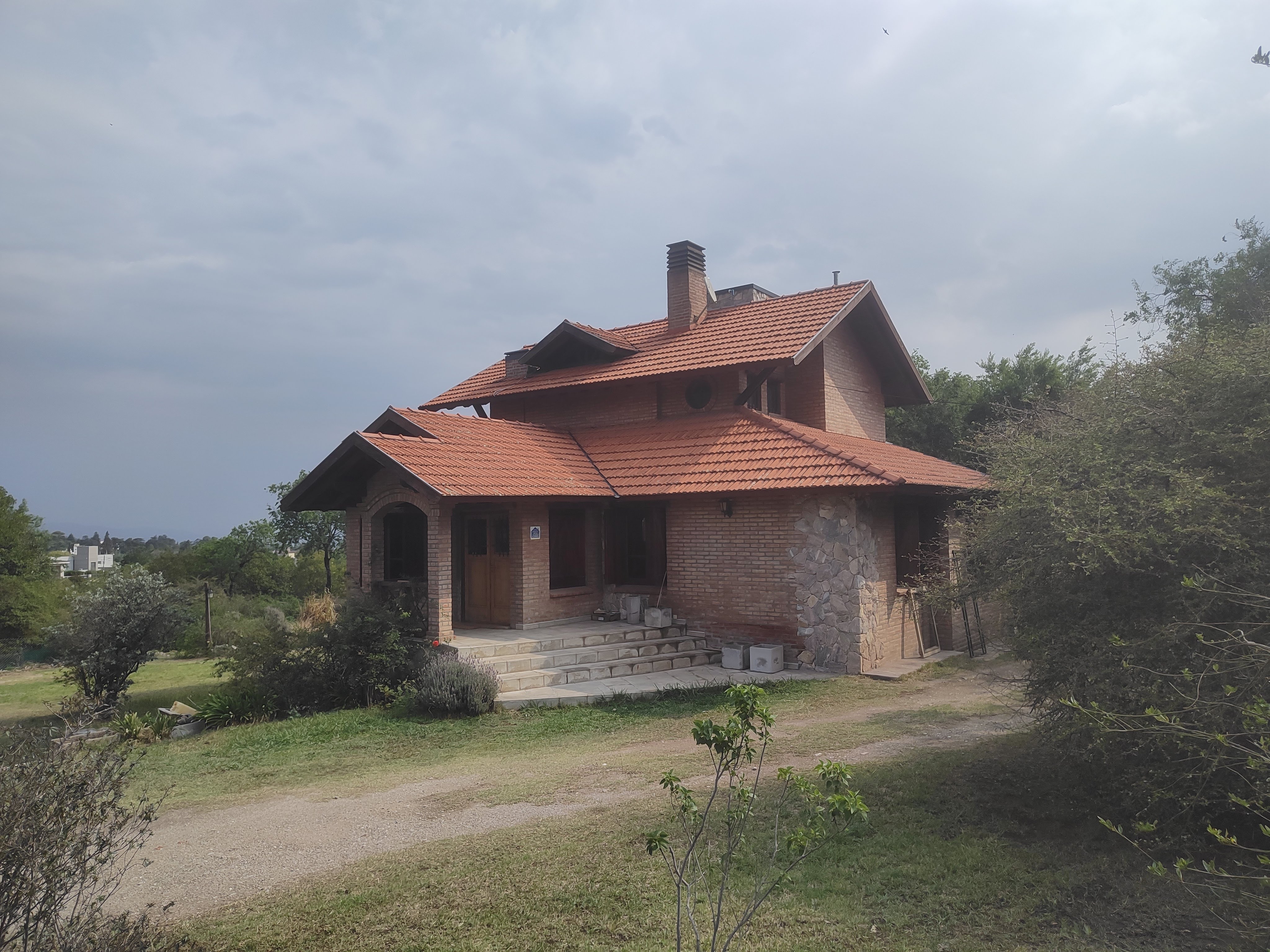 CASA B° VILLA EDEN - LA FALDA.-