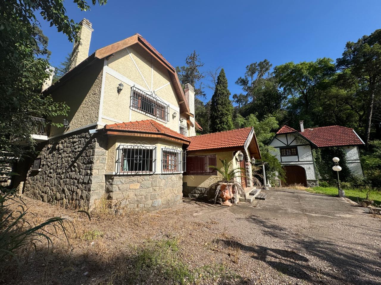 CHALET B° VILLA EDEN - LA FALDA.-