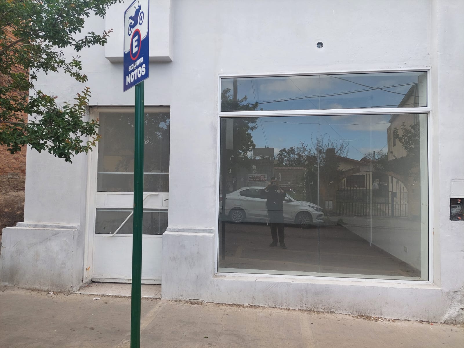 LOCAL - B° CENTRO - LA FALDA.-