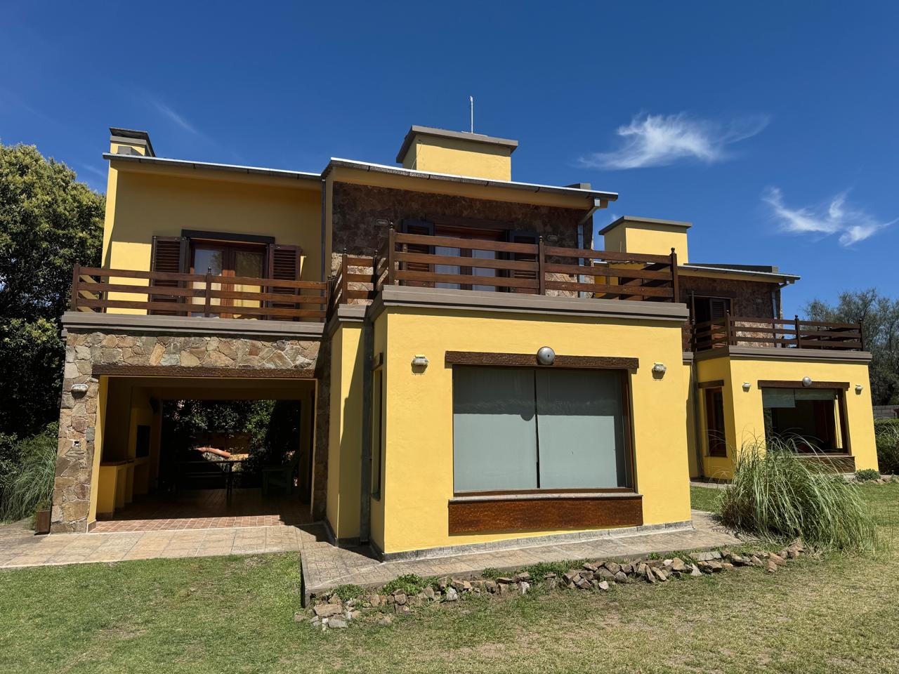 CABAÑAS B° EL ALTO - LA FALDA.-