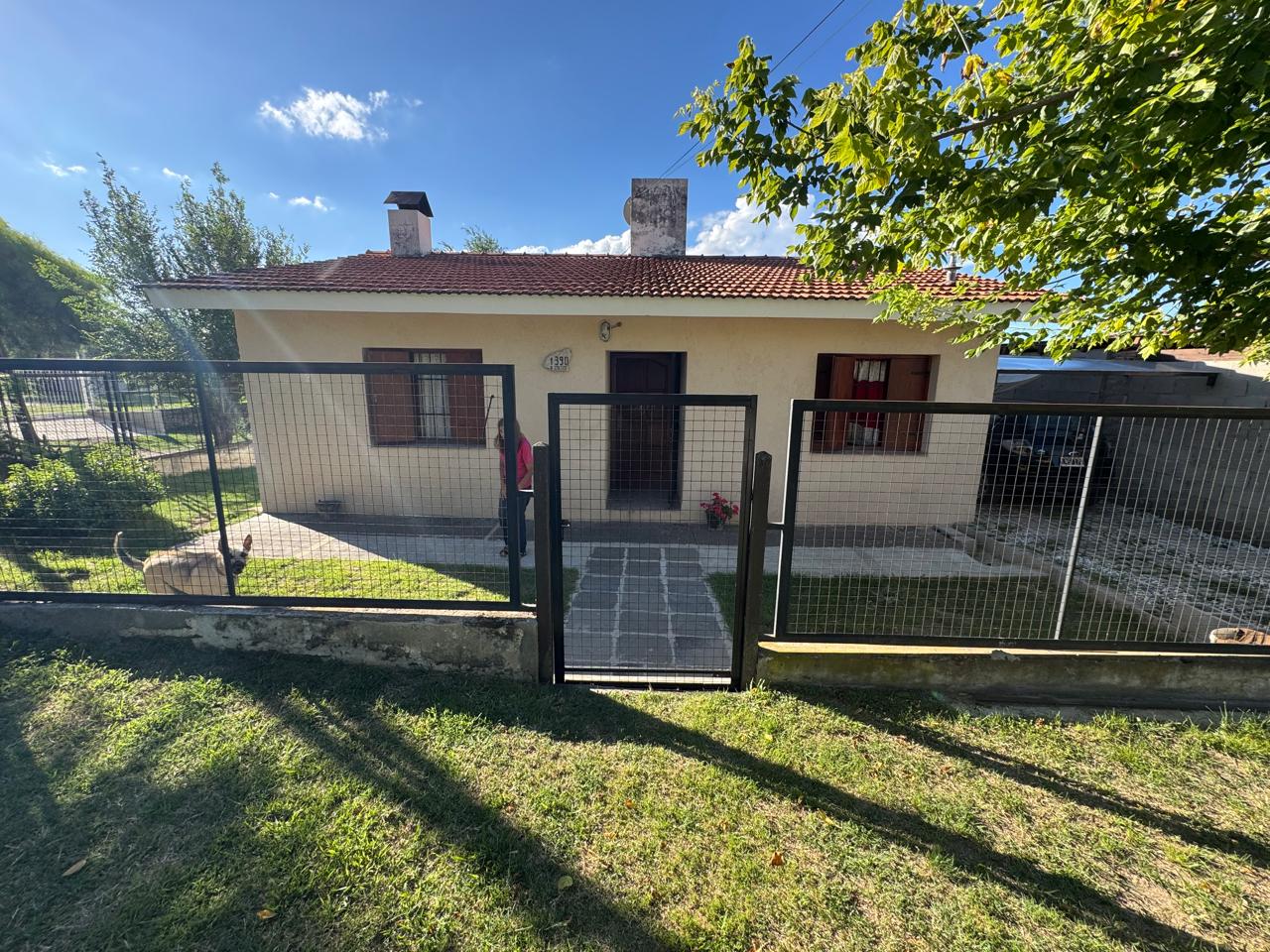 CASA B° SANTA ROSA - LA FALDA.-