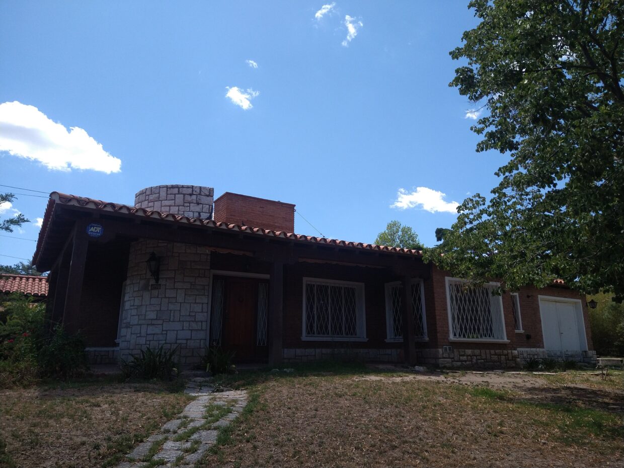 CHALET B° VILLA EDEN - LA FALDA.-