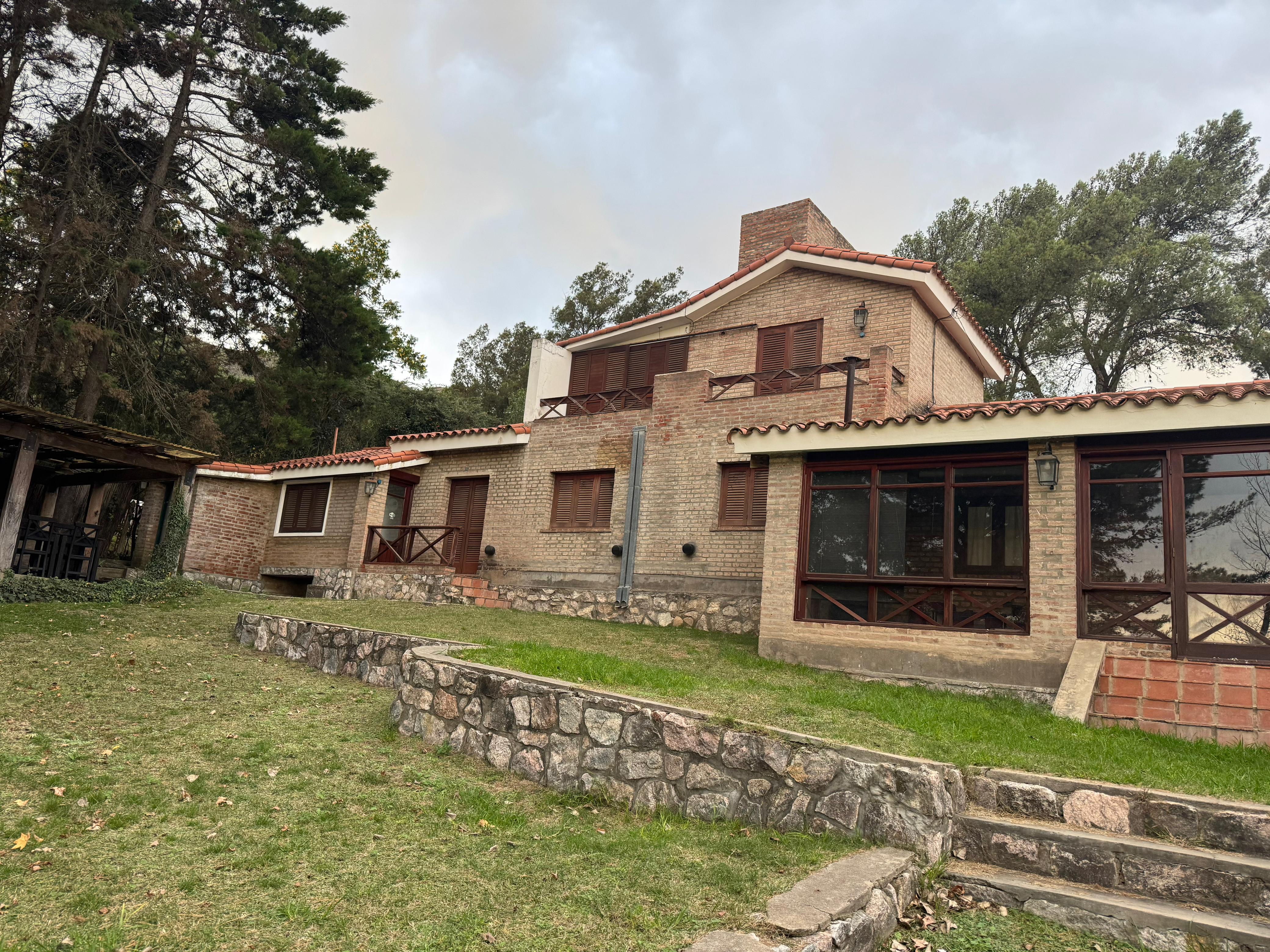 CHALET B° VILLA EDEN - LA FALDA.-