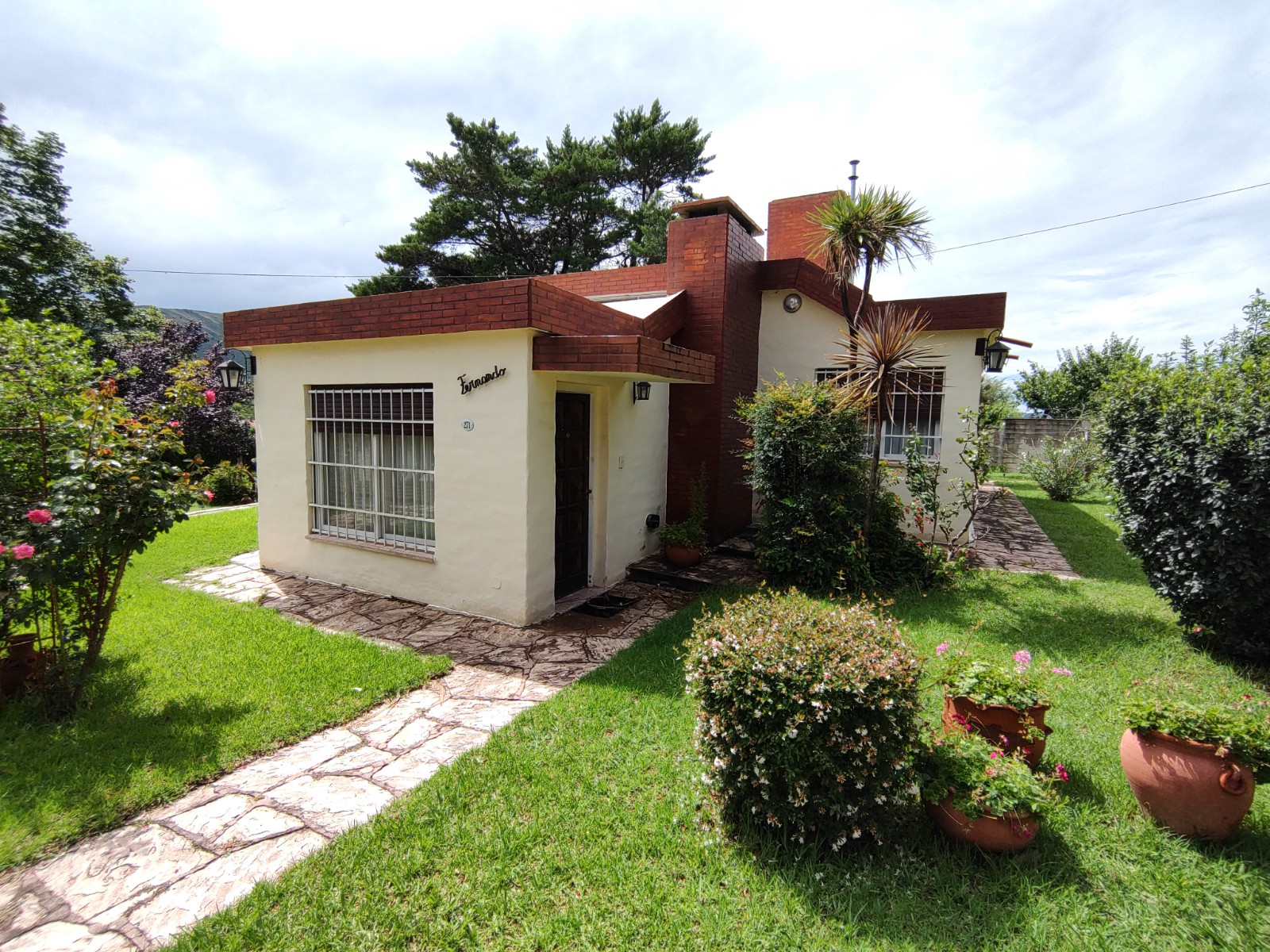 CASA B° EL DOMINADOR - LA FALDA.-