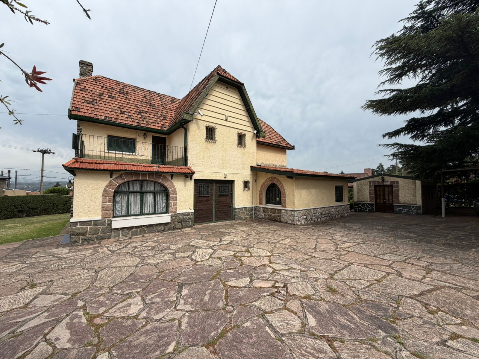 CHALET Bº VILLA EDEN - LA FALDA.-