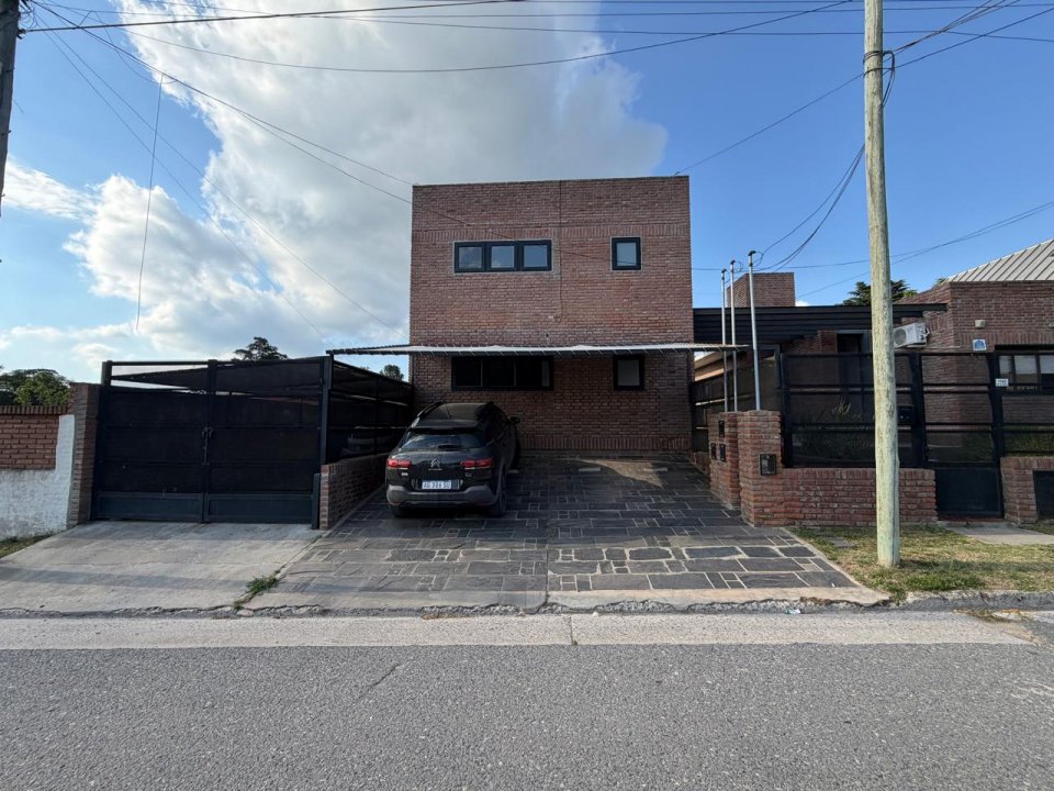 COMPLEJO DE 3 UNIDADES - B° VILLA EDEN.-