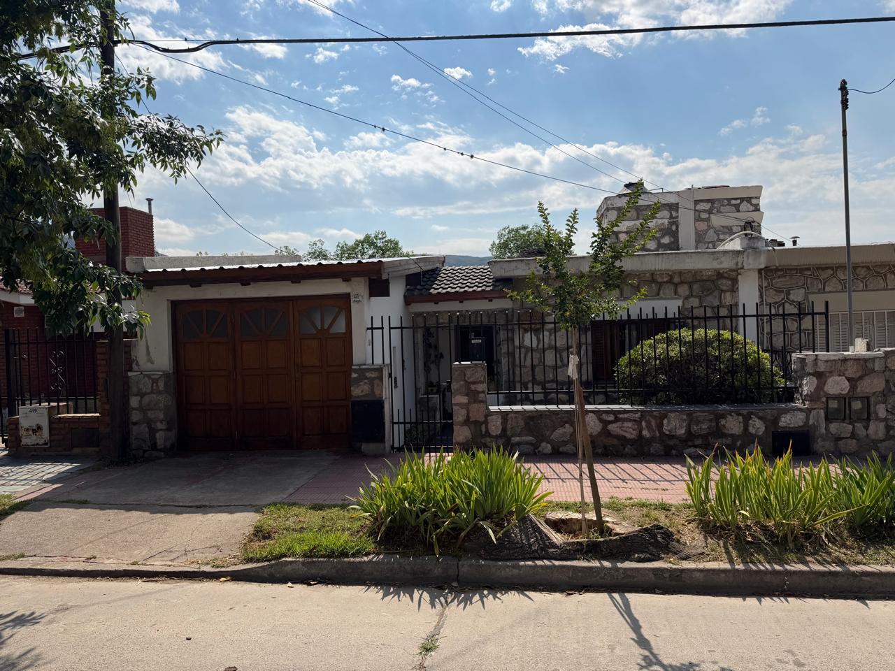 CASA B° VILLA DOMINADOR - LA FALDA.-