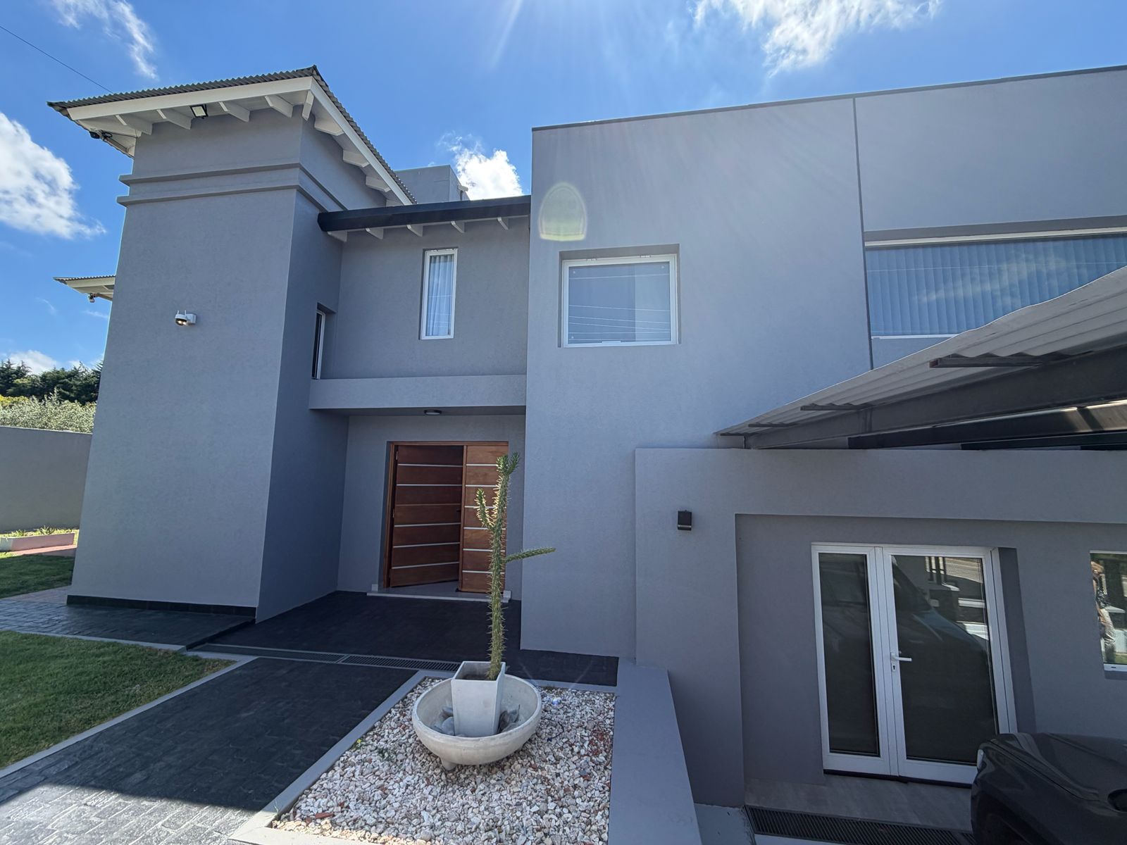 CASA B° VILLA EDEN - LA FALDA.-