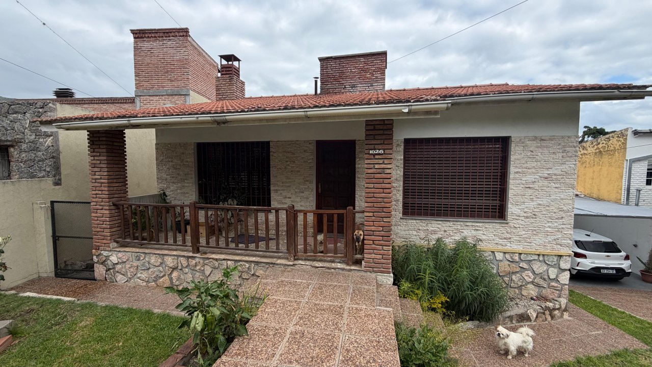CHALET + 2 DEPARTAMENTO - B° VILLA EDEN - LA FALDA.-