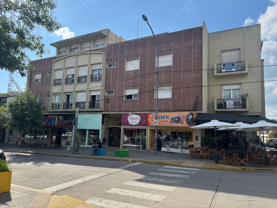 DEPARTAMENTO 3 DORMITORIOS - B° CENTRO - LA FALDA.-