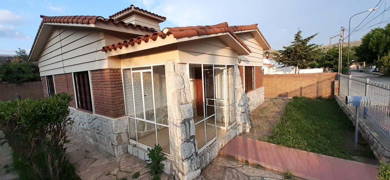 CHALET B° SANTA ROSA - LA FALDA.-